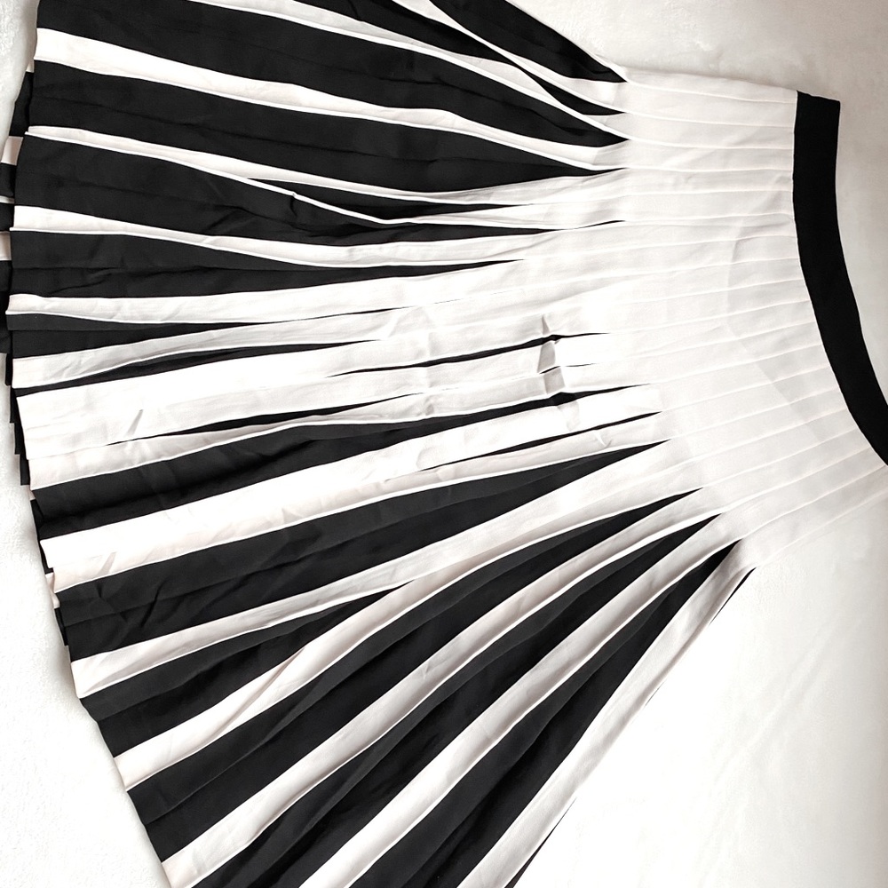 TED BAKER CREAM & BLACK pleated midi skirt 🖤🤍
